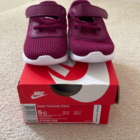 New Nike Tanjun size 5c - Picture 1 of 5